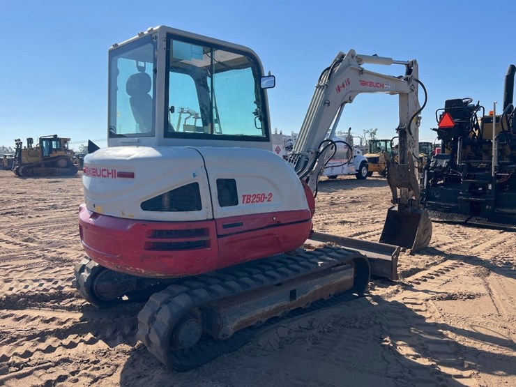 takeuchi-tb250-2-image-4