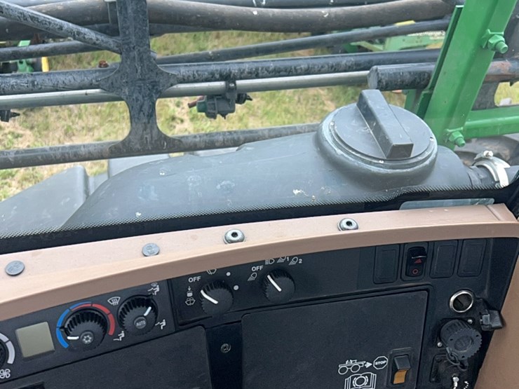 john-deere-4830-image-27