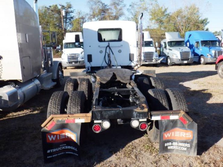 2019-peterbilt-567-image-7