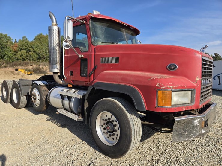 2005-mack-cl733-image-7