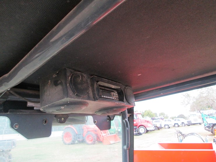 2014-kubota-rtv1140-image-19