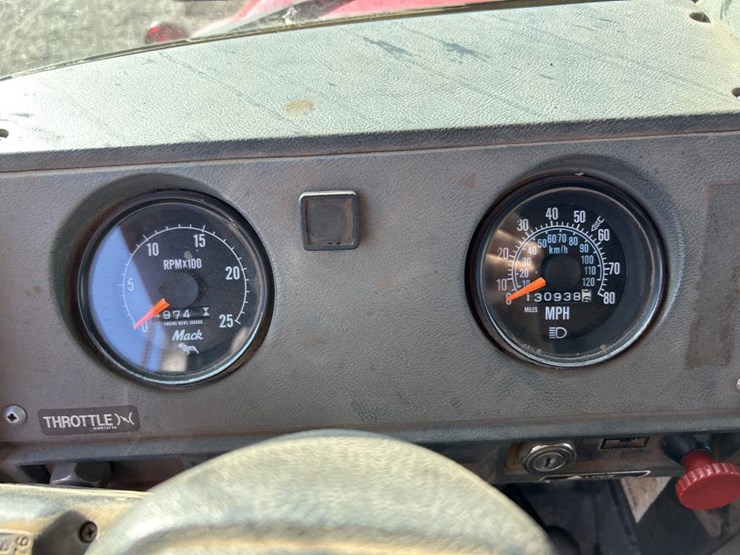 1993-mack-dm690s-image-69