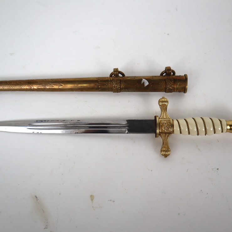 #79 • #4274 • WWII German Naval Dagger 9.5" Blade Length 14" Overall Length