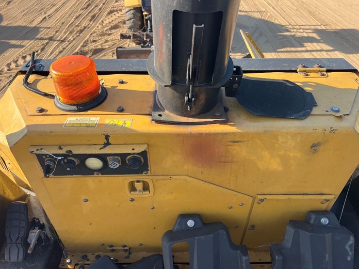 2017-caterpillar-ap-555f-image-31