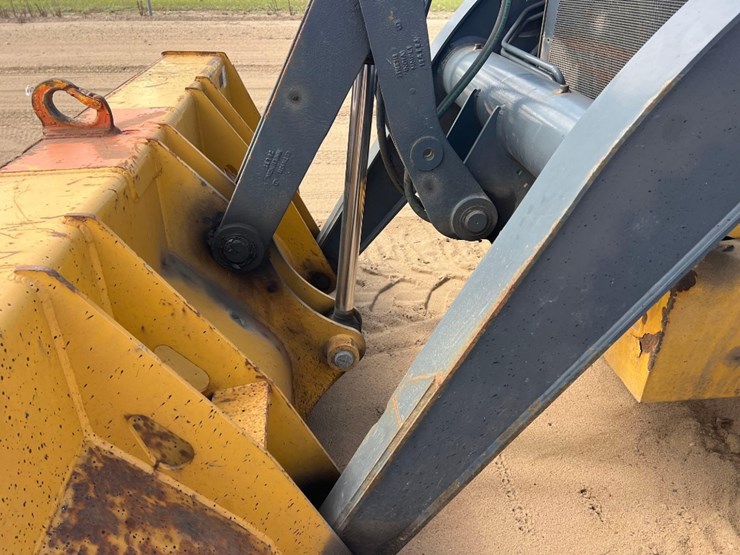 2018-deere-410l-image-10