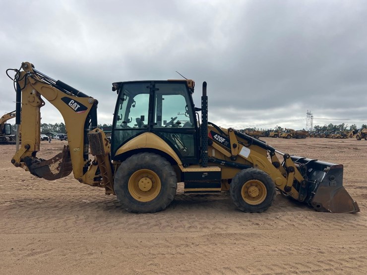 2015-caterpillar-420f-it-image-5