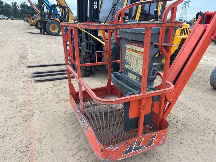 jlg-e300aj-image-7