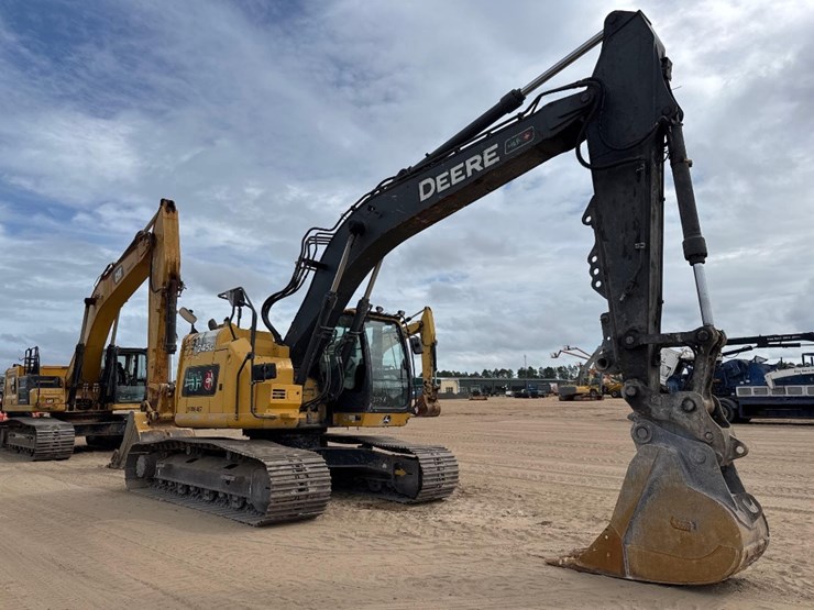 deere-245g-lc-image-4