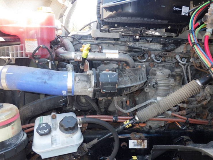 2021-freightliner-cascadia-126-image-11
