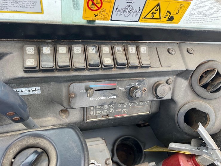 takeuchi-tb260-image-31