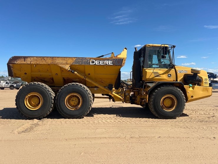 2006-deere-250d-image-5