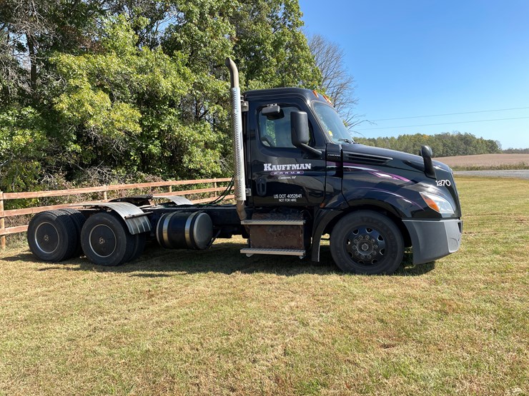 #1666-•-2019-freightliner-cascadia-semi-tractor-(title-in-delay)-image-4