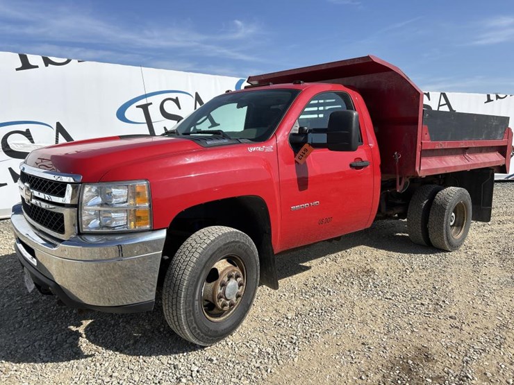 2013-chevrolet-3500hd-image-1
