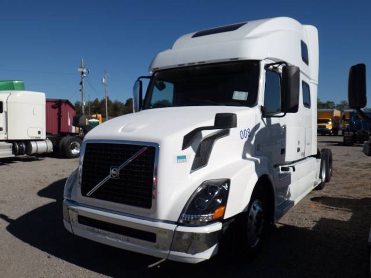 2017-volvo-vnl780-image-1
