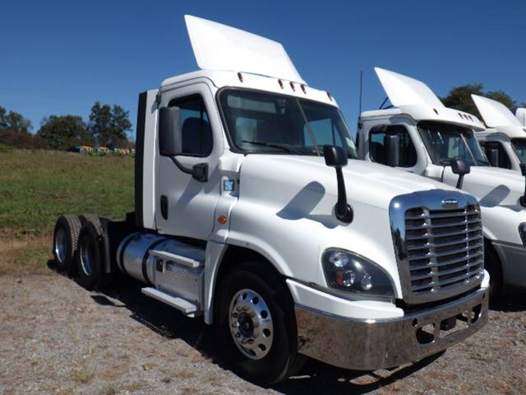 2019-freightliner-cascadia-125-image-2