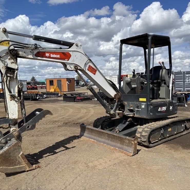 2023 BOBCAT E35