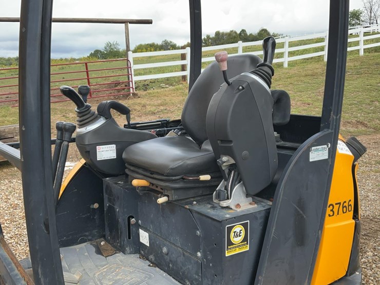 2017-jcb-8029cts-image-8