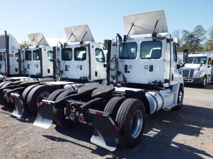 2017-freightliner-cascadia-113-image-4