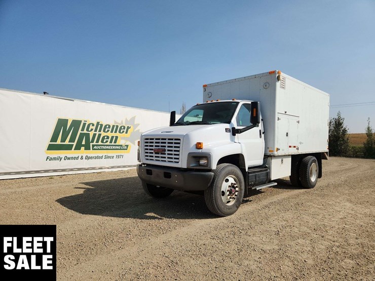 2005-gmc-topkick-c7500-image-1