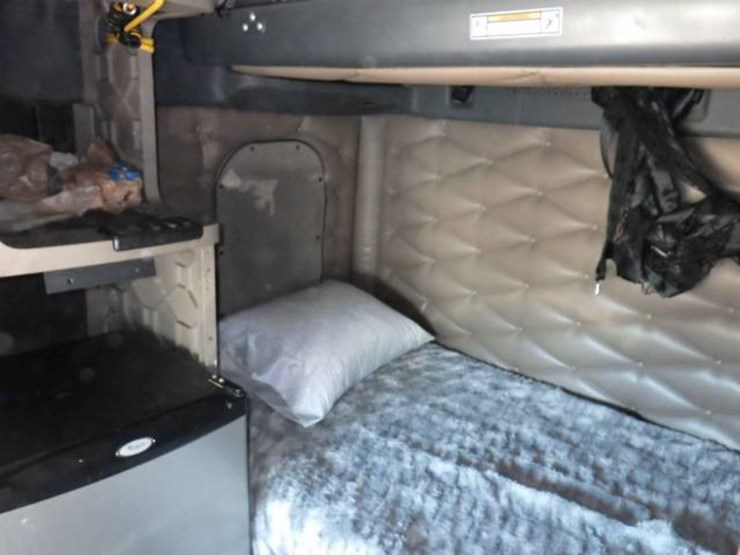 2016-freightliner-cascadia-125-evolution-image-15