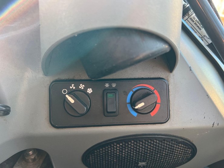 2023-bobcat-t770-image-32
