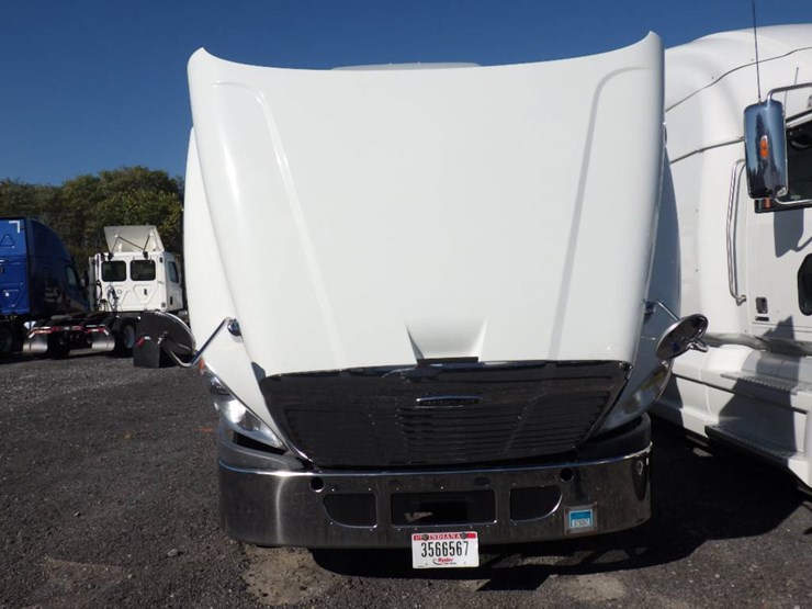 2018-freightliner-cascadia-125-image-13