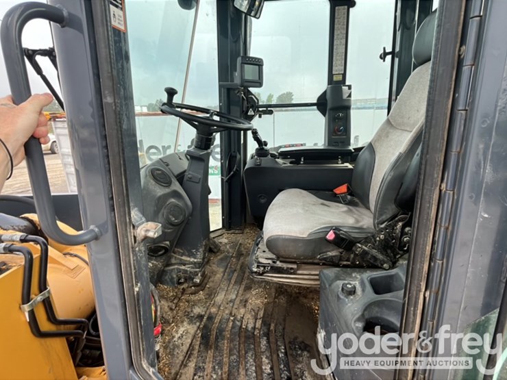 2015-deere-644k-image-17