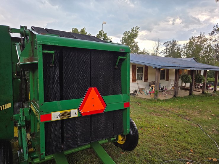 john-deere-335-image-14
