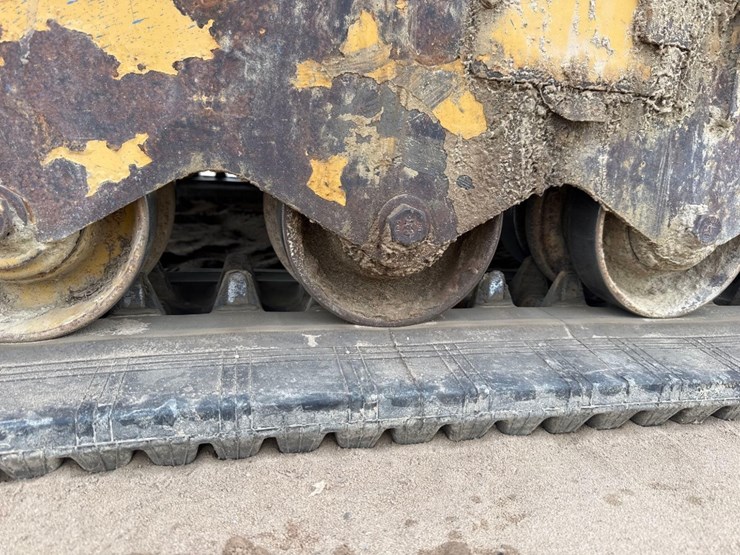 2016-caterpillar-259d-image-17