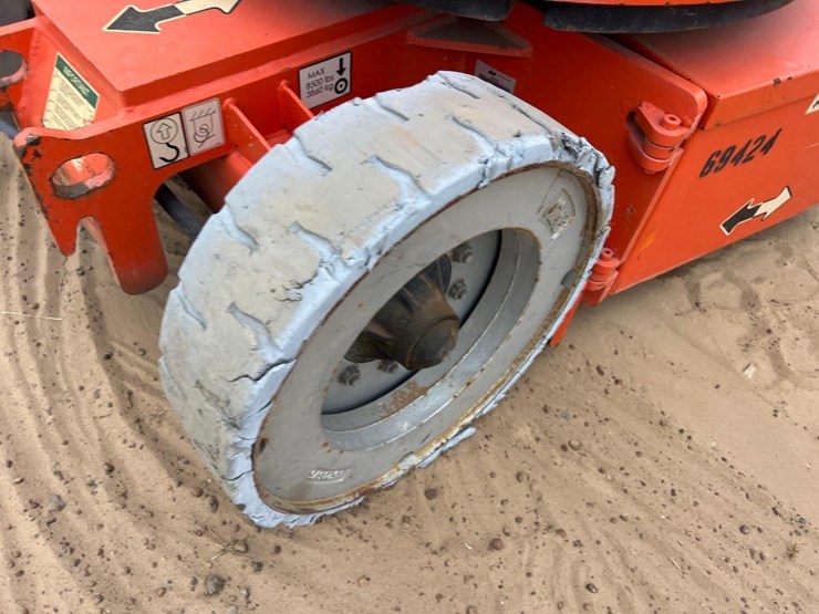 jlg-e300aj-image-17