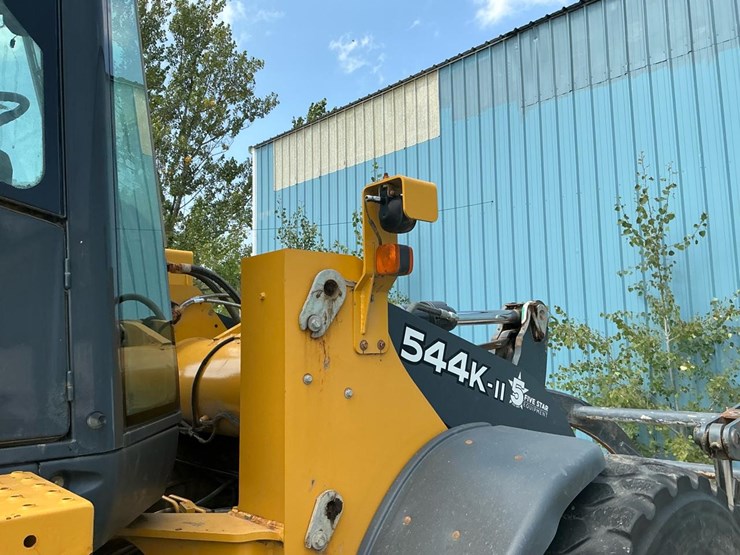 2018-deere-544k-image-44