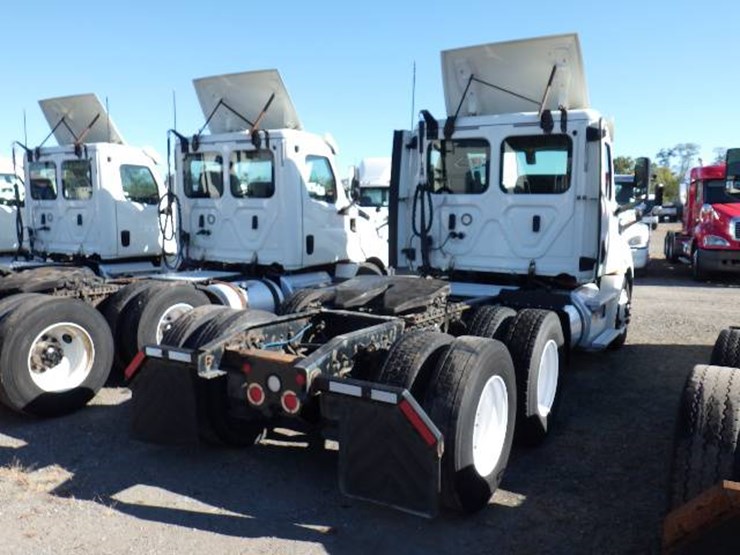 2018-freightliner-cascadia-126-image-6