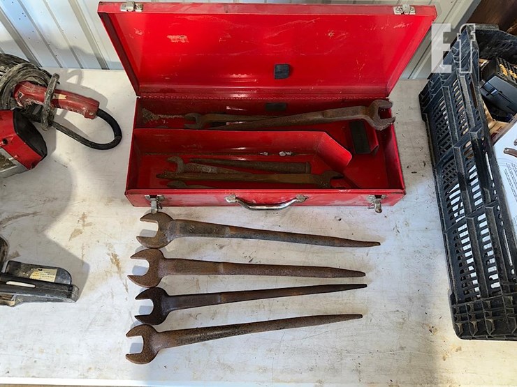 milwaukee-grinder/-senco-nailer/-fairmount-wrenches-image-3