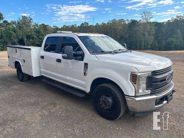 2019-ford-f350-xl-image-2