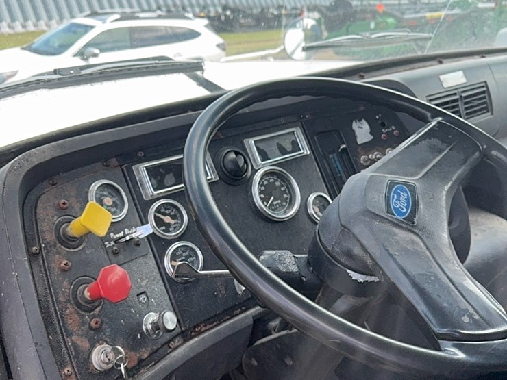 1995-ford-l9000-image-34