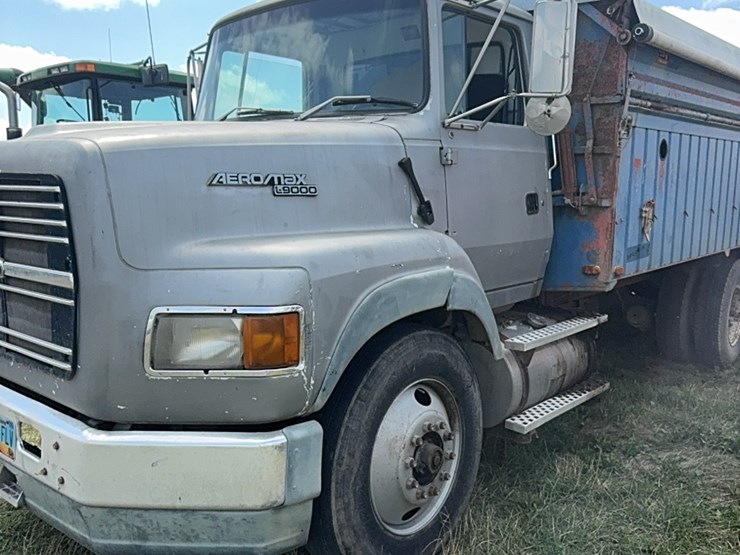 1995-ford-l9000-image-5