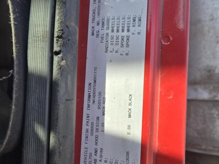 2005-mack-cl733-image-86