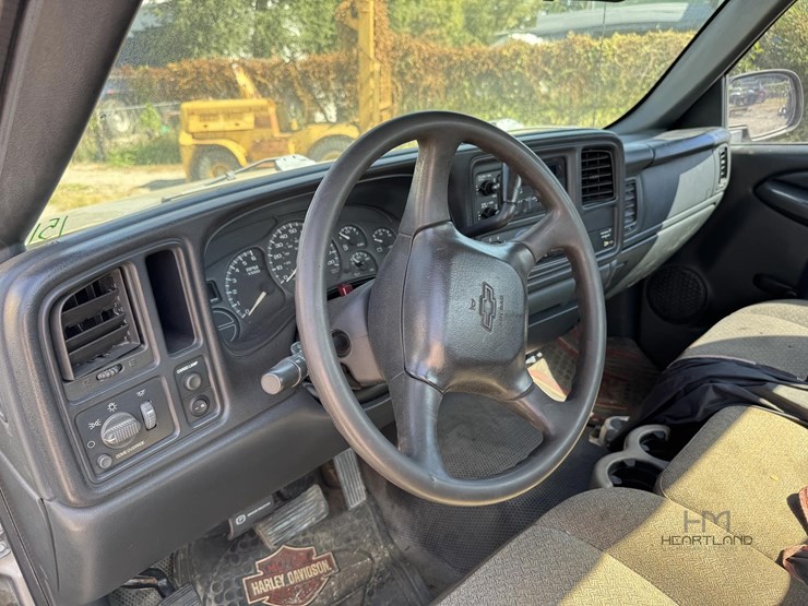 2002-chevrolet-silverado-1500-image-10