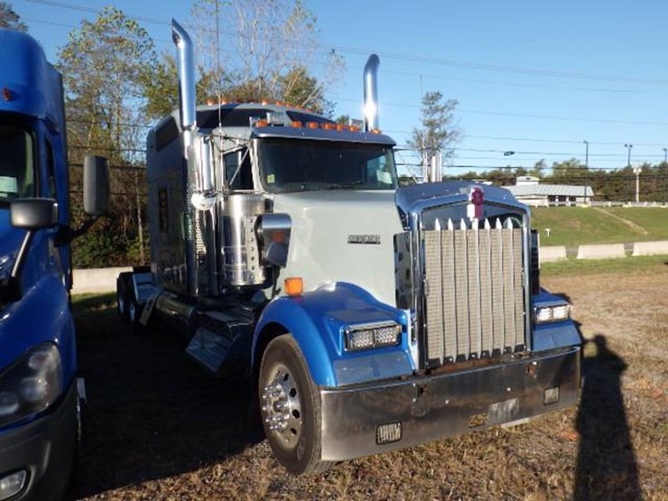 2020-kenworth-w900l-image-2