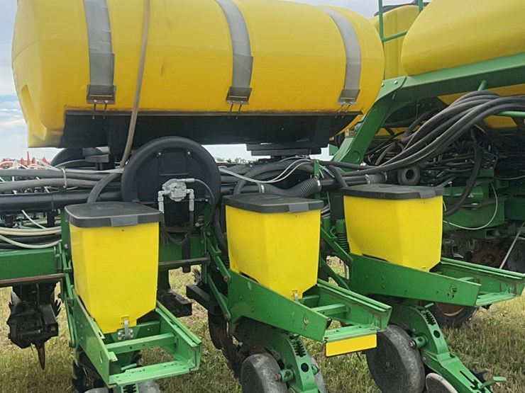 john-deere-16-image-9