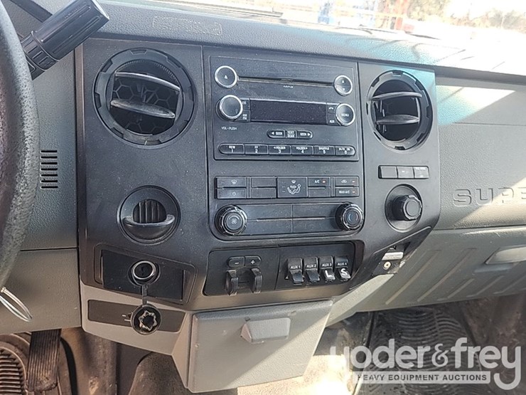 2015-ford-f250-xl-image-13