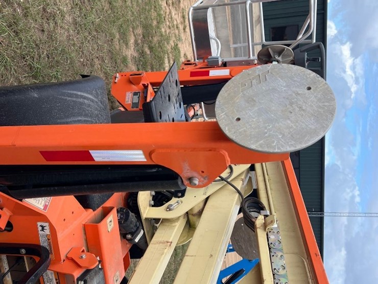 2021-jlg-t350-image-12