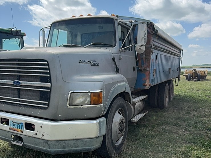1995-ford-l9000-image-4