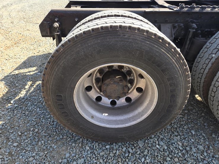 2005-mack-cl733-image-68