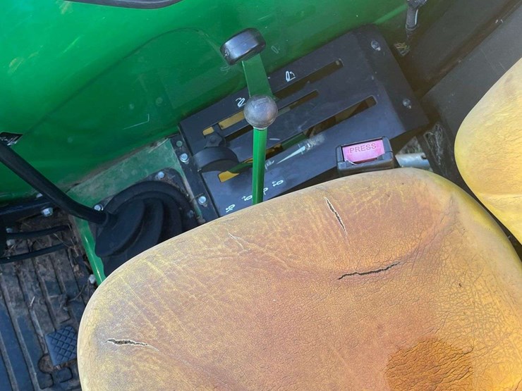 2022-john-deere-5075e-image-54