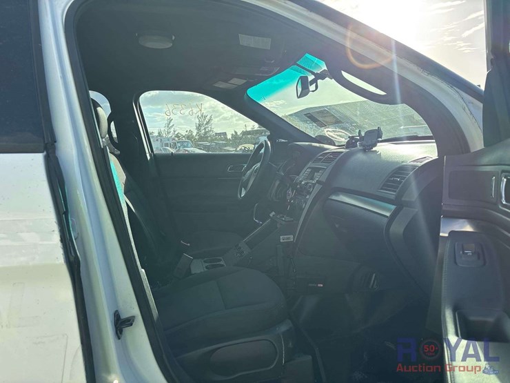 2015-ford-explorer-image-27