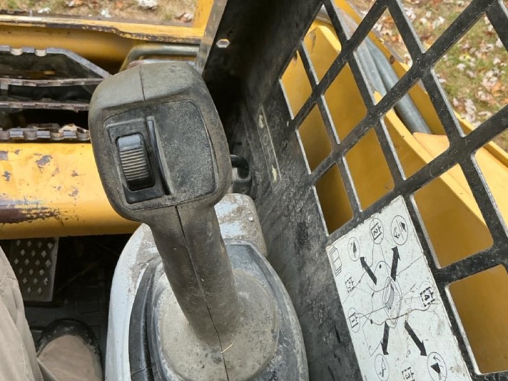 2010-caterpillar-257b-image-57