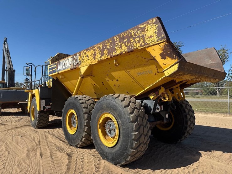 2014-komatsu-hm300-3-image-8