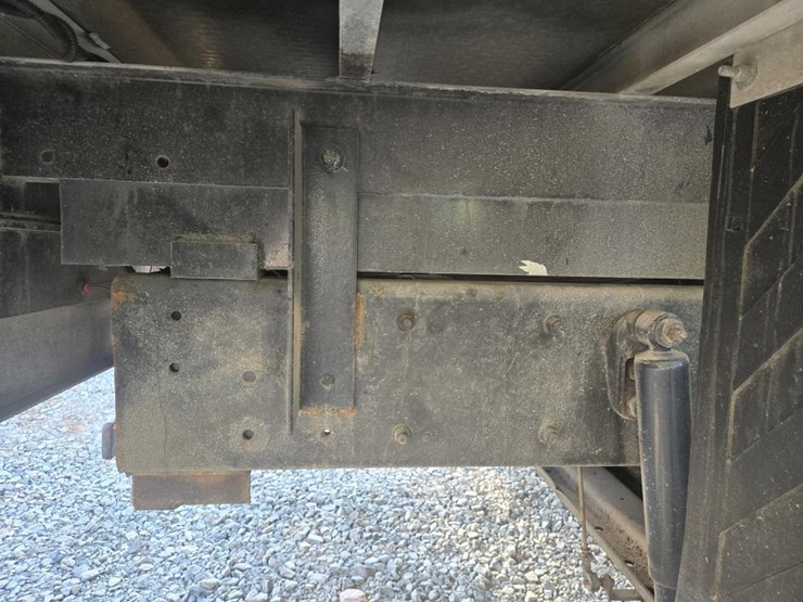 1997-freightliner-fl60-image-21