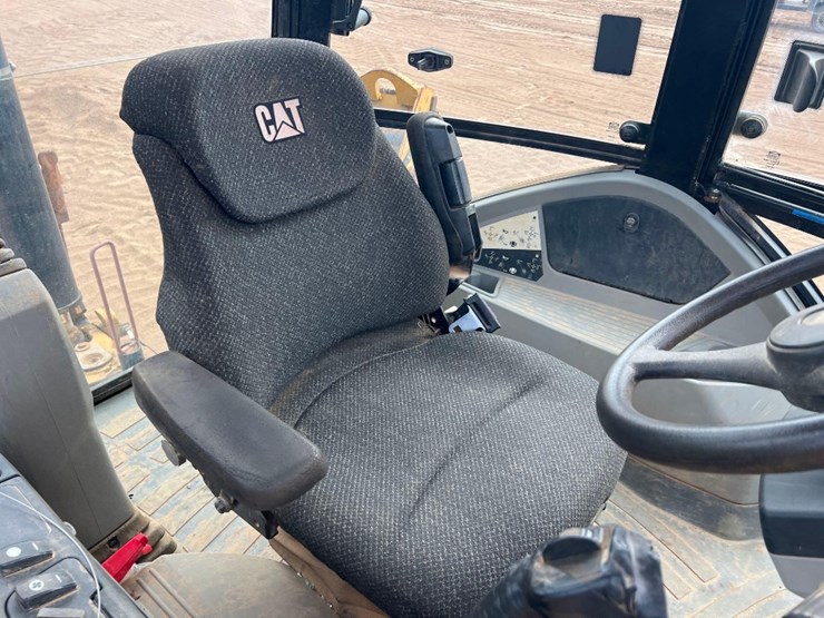 2015-caterpillar-420f-it-image-32